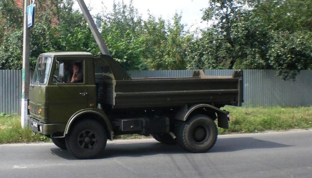 МАЗ самосвал военный .JPG